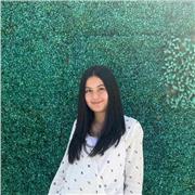 Profesora de ciencias sociales para niños de primaria